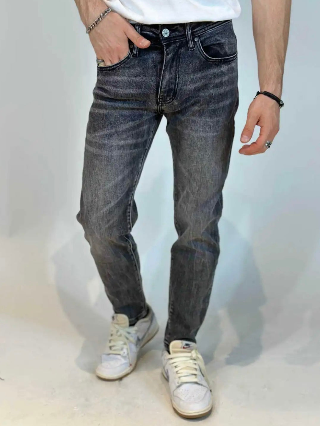 Τζιν με ξεβάματα γκρι