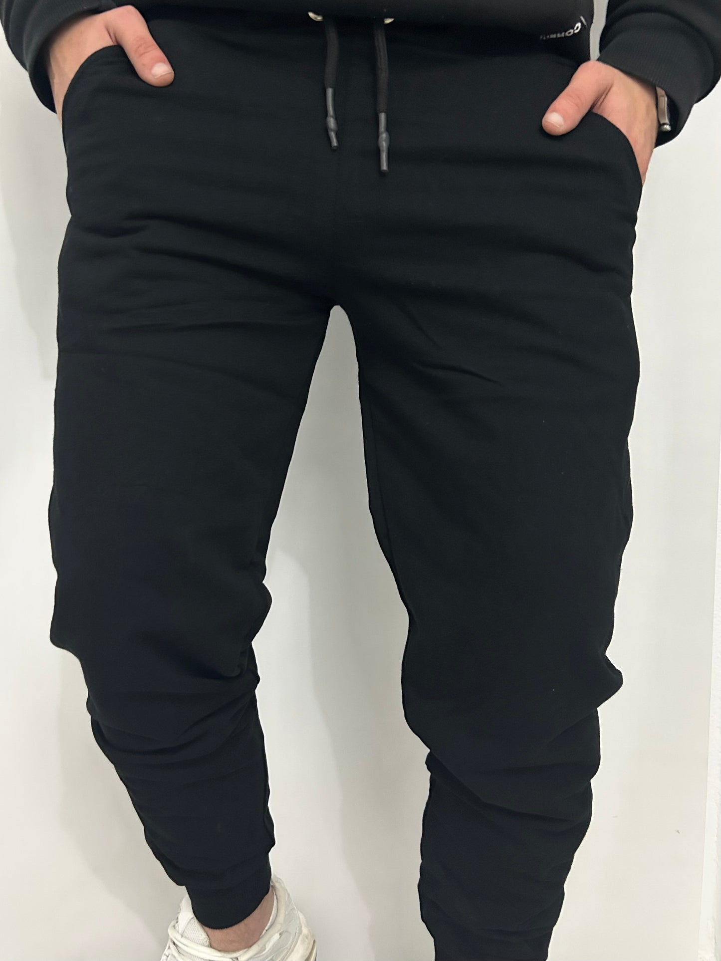 Φόρμα με λάστιχο μαύρη